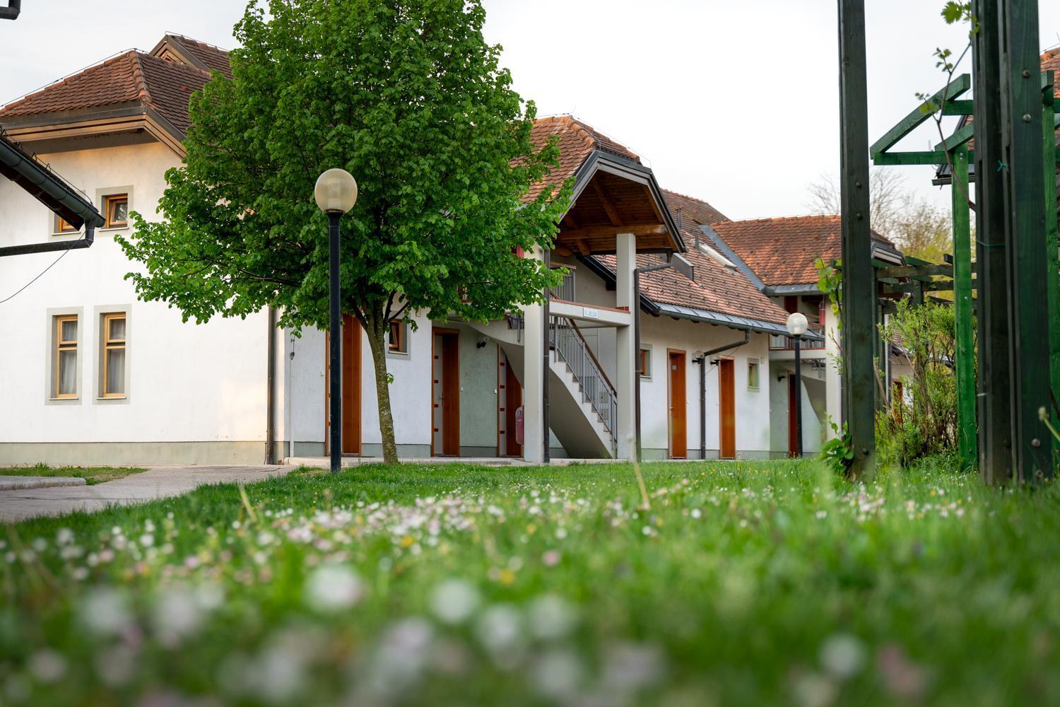 Terme Banovci - Hotelsko Naselje Zeleni Gaj Exterior photo